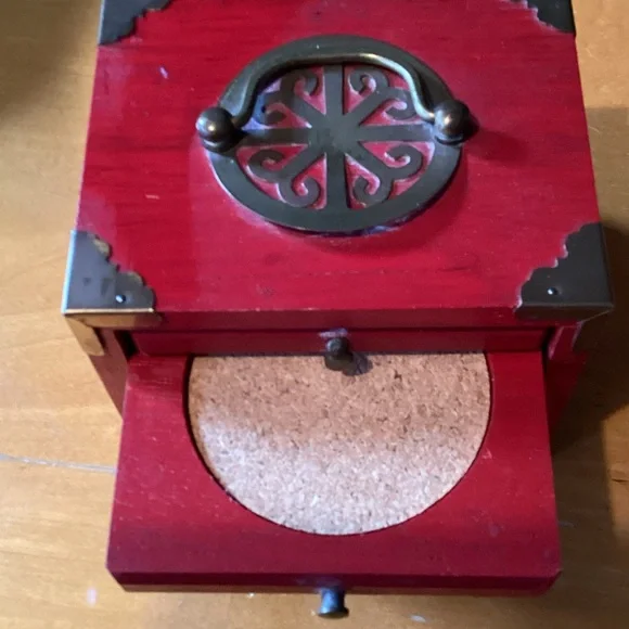 Vintage-Inspired Red coaster Organizer with Brass Details - Picture 4 of 6
